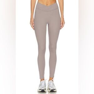 437 // the v legging